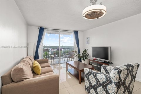 Condominio en venta en North Miami, Florida, 1 dormitorio, 69.68 m2 № 1358601 - foto 8