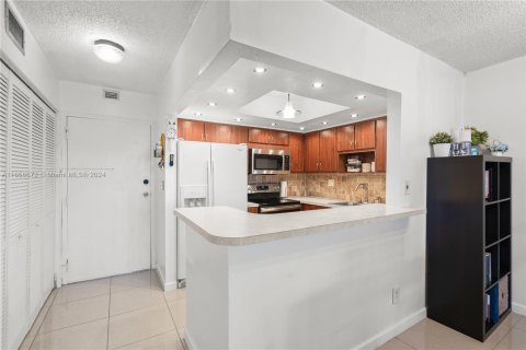 Condominio en venta en North Miami, Florida, 1 dormitorio, 69.68 m2 № 1358601 - foto 5