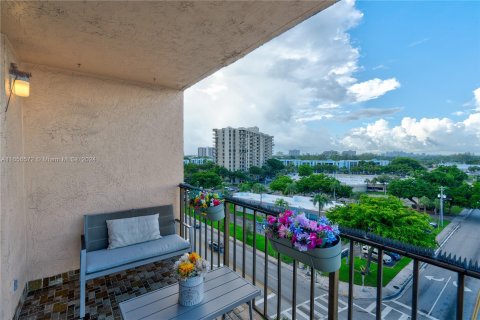 Condominio en venta en North Miami, Florida, 1 dormitorio, 69.68 m2 № 1358601 - foto 10