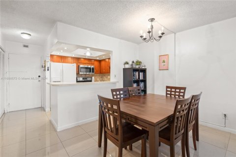 Condominio en venta en North Miami, Florida, 1 dormitorio, 69.68 m2 № 1358601 - foto 9