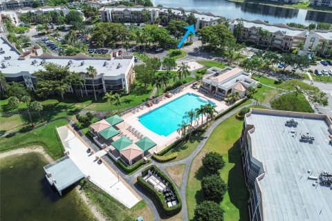 Condominio en venta en Tamarac, Florida, 2 dormitorios, 139.35 m2 № 1177453 - foto 3