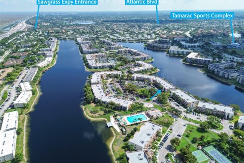 Condominio en venta en Tamarac, Florida, 2 dormitorios, 139.35 m2 № 1177453 - foto 1