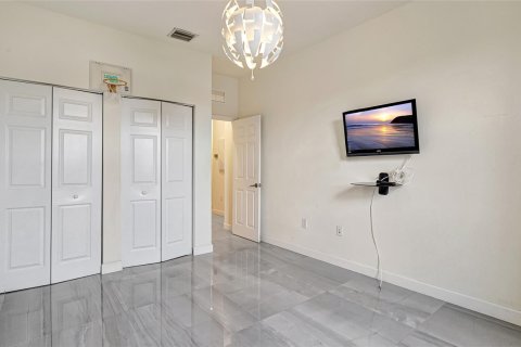 Touwnhouse à vendre à Hialeah, Floride: 3 chambres, 182.18 m2 № 1177452 - photo 13