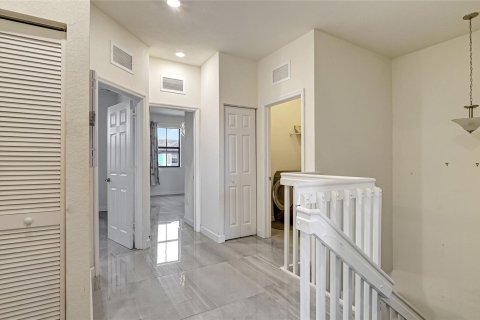 Touwnhouse à vendre à Hialeah, Floride: 3 chambres, 182.18 m2 № 1177452 - photo 6