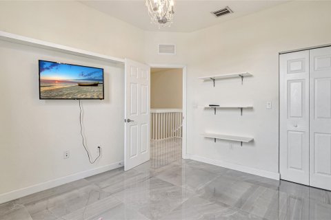 Touwnhouse à vendre à Hialeah, Floride: 3 chambres, 182.18 m2 № 1177452 - photo 5