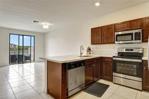 Adosado en venta en Hialeah, Florida, 3 dormitorios, 182.18 m2 № 1177452 - foto 24