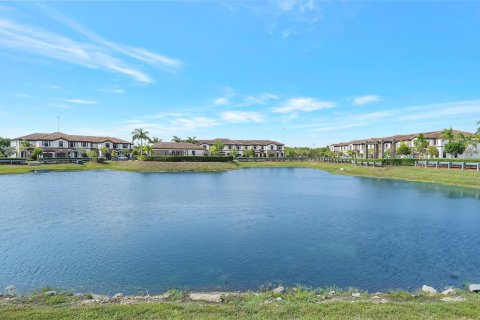 Touwnhouse à vendre à Hialeah, Floride: 3 chambres, 182.18 m2 № 1177452 - photo 1