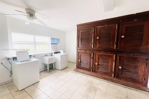 Copropriété à vendre à Hallandale Beach, Floride: 1 chambre, 99.5 m2 № 918081 - photo 28