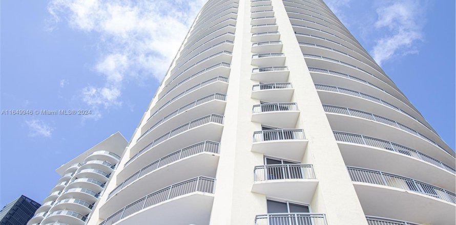 Condo in Sunny Isles Beach, Florida, 2 bedrooms  № 1332252