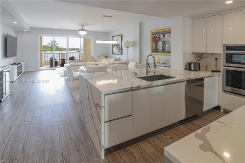 Condominio en alquiler en Miami Beach, Florida, 2 dormitorios, 177.63 m2 № 1332211 - foto 10