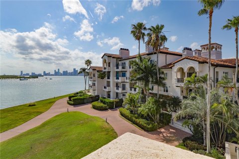 Condo in Miami Beach, Florida, 2 bedrooms  № 1332211 - photo 2