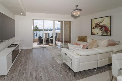 Copropriété à louer à Miami Beach, Floride: 2 chambres, 177.63 m2 № 1332211 - photo 18