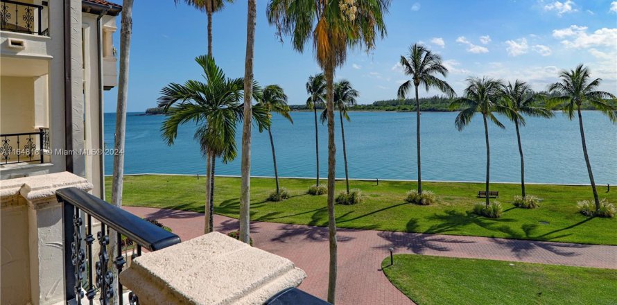 Condo in Miami Beach, Florida, 2 bedrooms  № 1332211