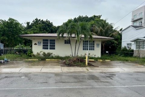 Propiedad comercial en venta en Miami, Florida, 219.06 m2 № 1332281 - foto 1