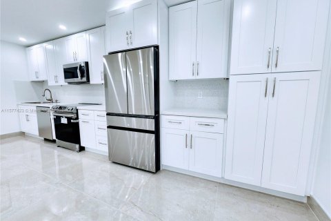 Condominio en venta en North Miami, Florida, 2 dormitorios, 106.47 m2 № 1146871 - foto 16
