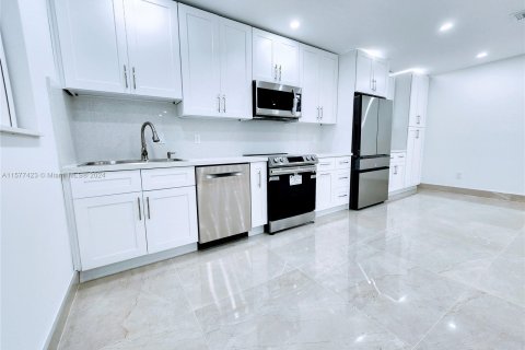 Condominio en venta en North Miami, Florida, 2 dormitorios, 106.47 m2 № 1146871 - foto 18