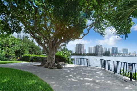 Condo in Aventura, Florida, 2 bedrooms  № 1078314 - photo 15