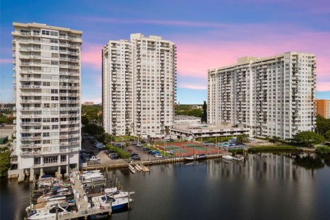 Condominio en venta en Aventura, Florida, 2 dormitorios, 114.46 m2 № 1078314 - foto 2