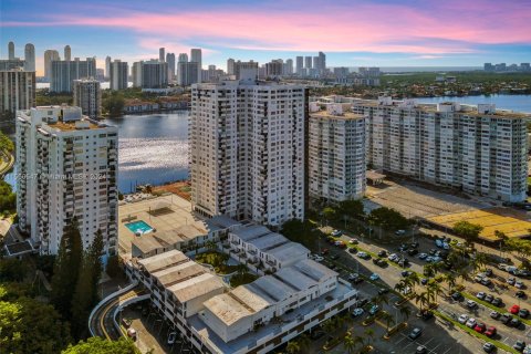 Condo in Aventura, Florida, 2 bedrooms  № 1078314 - photo 26