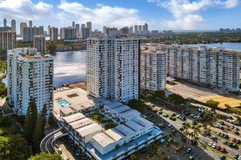 Condominio en venta en Aventura, Florida, 2 dormitorios, 114.46 m2 № 1078314 - foto 18