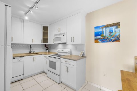 Copropriété à vendre à Aventura, Floride: 2 chambres, 114.46 m2 № 1078314 - photo 7