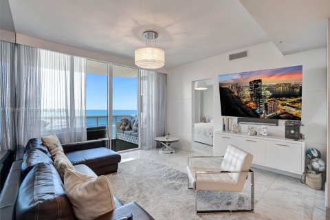 Condominio en venta en Sunny Isles Beach, Florida, 2 dormitorios, 152.64 m2 № 1345229 - foto 10