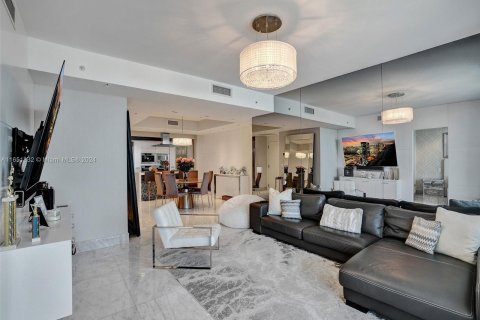 Condominio en venta en Sunny Isles Beach, Florida, 2 dormitorios, 152.64 m2 № 1345229 - foto 15