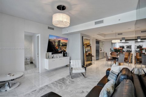 Condominio en venta en Sunny Isles Beach, Florida, 2 dormitorios, 152.64 m2 № 1345229 - foto 11