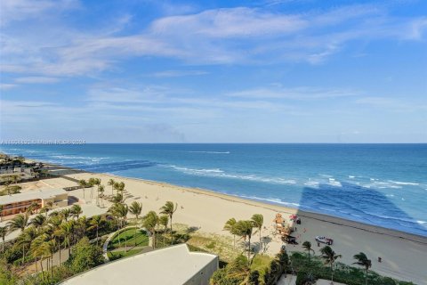 Copropriété à vendre à Sunny Isles Beach, Floride: 2 chambres, 152.64 m2 № 1345229 - photo 1