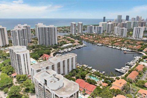 Condominio en venta en Aventura, Florida, 2 dormitorios, 110.27 m2 № 1345280 - foto 1