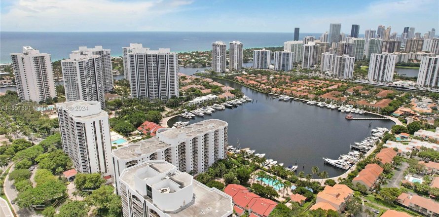 Condominio en Aventura, Florida, 2 dormitorios  № 1345280