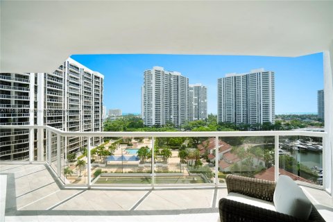 Condominio en venta en Aventura, Florida, 2 dormitorios, 110.27 m2 № 1345280 - foto 17