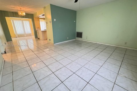 House in Margate, Florida 2 bedrooms, 98.57 sq.m. № 1345282 - photo 6