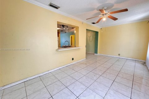 House in Margate, Florida 2 bedrooms, 98.57 sq.m. № 1345282 - photo 11