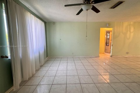 House in Margate, Florida 2 bedrooms, 98.57 sq.m. № 1345282 - photo 4