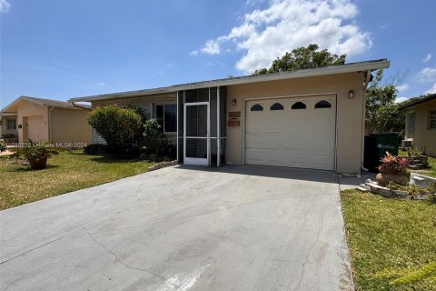 House in Margate, Florida 2 bedrooms, 98.57 sq.m. № 1345282 - photo 2