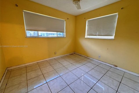 House in Margate, Florida 2 bedrooms, 98.57 sq.m. № 1345282 - photo 17