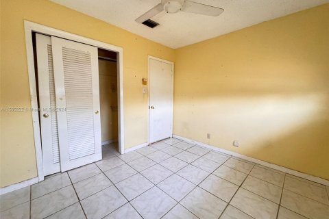 House in Margate, Florida 2 bedrooms, 98.57 sq.m. № 1345282 - photo 16