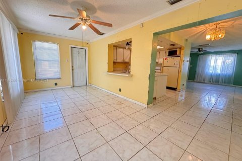 House in Margate, Florida 2 bedrooms, 98.57 sq.m. № 1345282 - photo 10