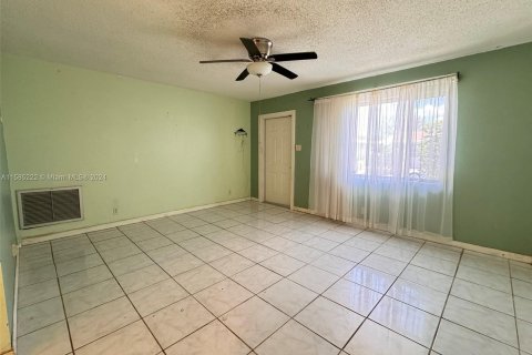 House in Margate, Florida 2 bedrooms, 98.57 sq.m. № 1345282 - photo 5