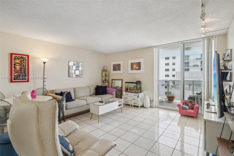 Condo in Miami Beach, Florida, 1 bedroom  № 1234011 - photo 5