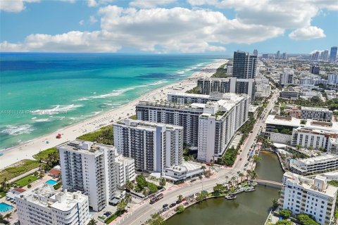 Condo in Miami Beach, Florida, 1 bedroom  № 1234011 - photo 27