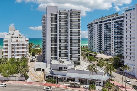 Condo in Miami Beach, Florida, 1 bedroom  № 1234011 - photo 1