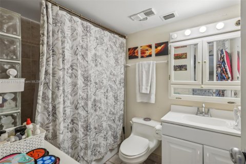 Condo in Miami Beach, Florida, 1 bedroom  № 1234011 - photo 10