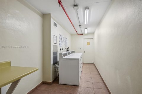 Condo in Miami Beach, Florida, 1 bedroom  № 1234011 - photo 18