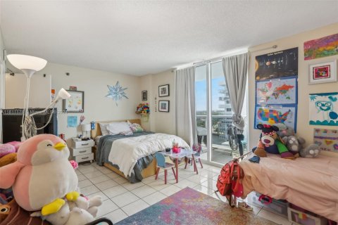 Condo in Miami Beach, Florida, 1 bedroom  № 1234011 - photo 9