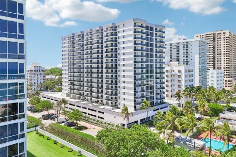 Condo in Miami Beach, Florida, 1 bedroom  № 1234011 - photo 23