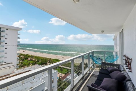 Condo in Miami Beach, Florida, 1 bedroom  № 1234011 - photo 15