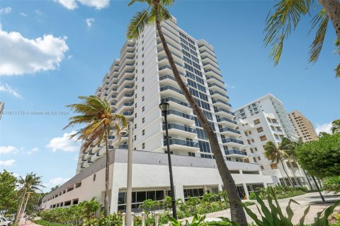 Condo in Miami Beach, Florida, 1 bedroom  № 1234011 - photo 3