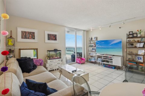 Condo in Miami Beach, Florida, 1 bedroom  № 1234011 - photo 4